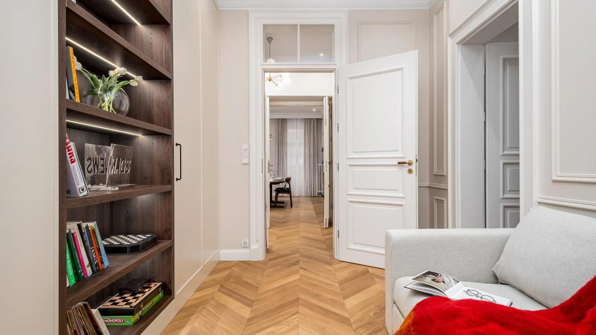 Zgoda Apartments Near The Palace Of Culture And Science By Sun & Snow Warsaw Poland