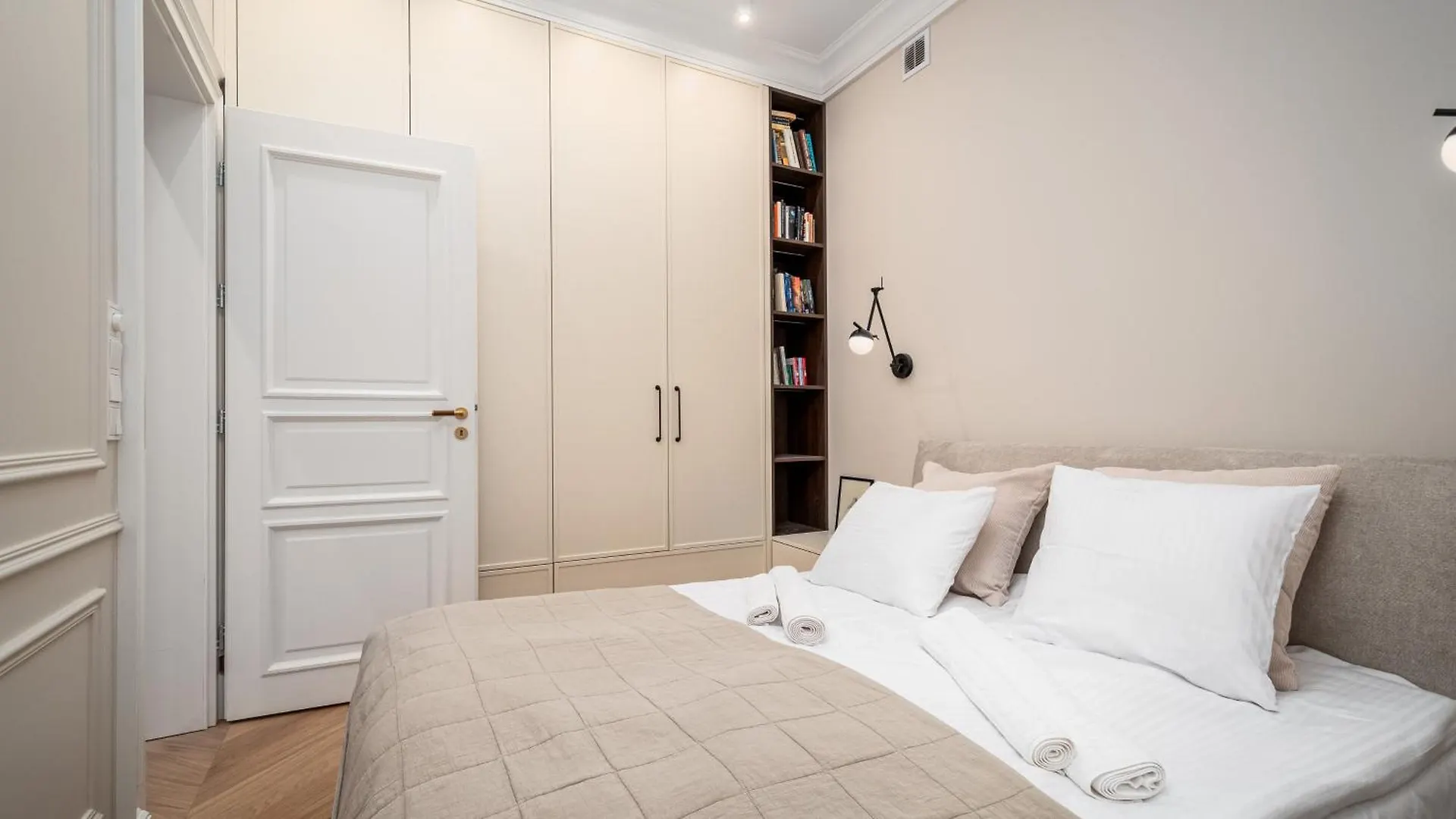 Zgoda Apartments Near The Palace Of Culture And Science By Sun & Snow Warsaw