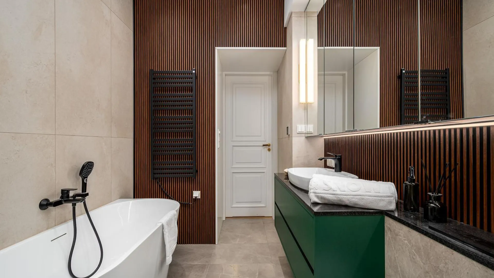 Zgoda Apartments Near The Palace Of Culture And Science By Sun & Snow Warsaw Poland